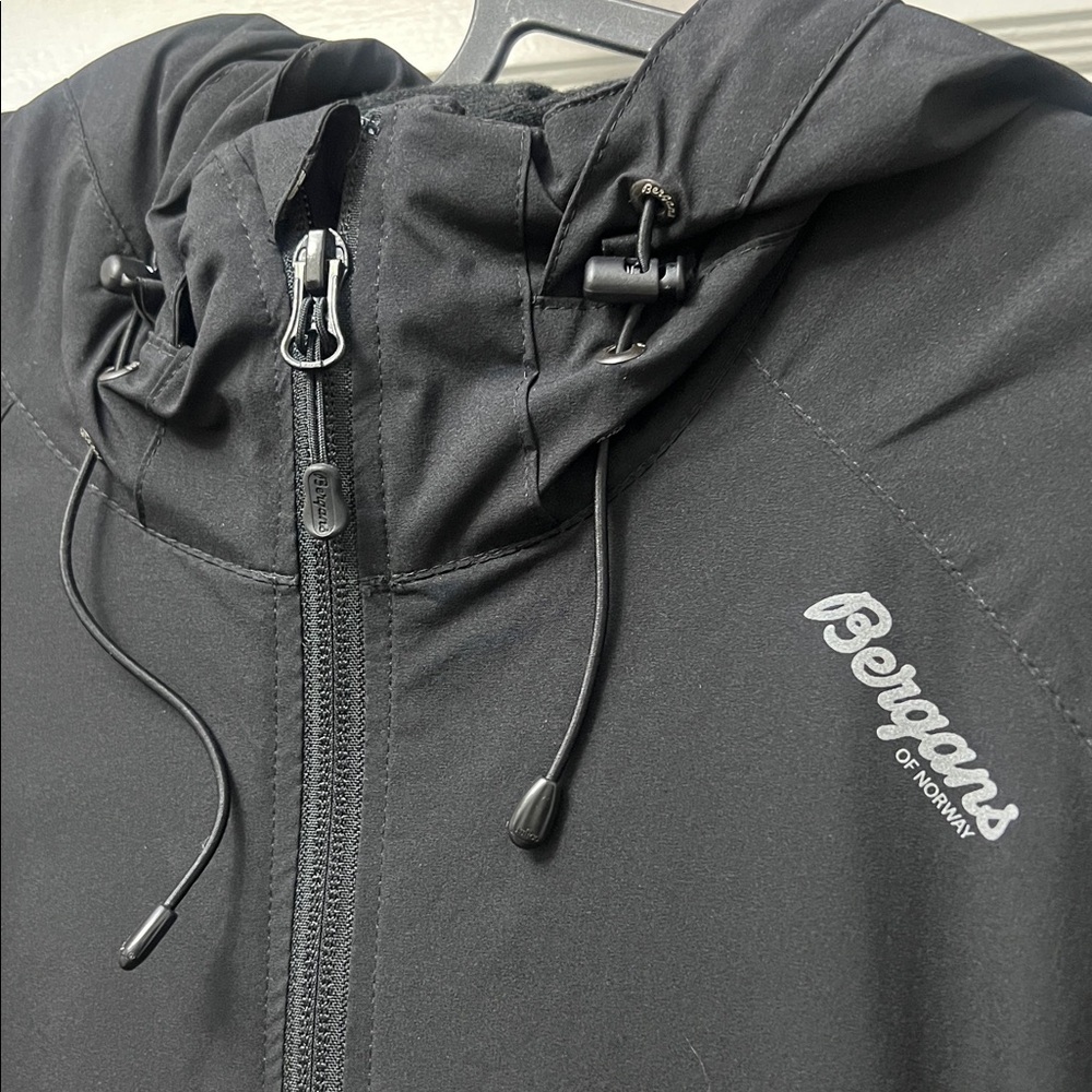 Bergans Microlight Windproof Lightweight Jacket B… - image 7